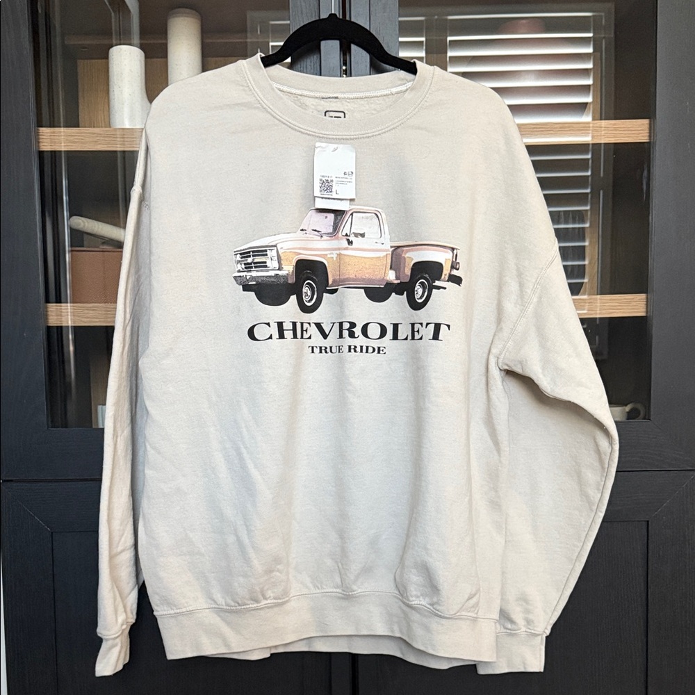 Forever 21 Cream Graphic Crewneck Sweater